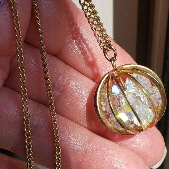 Gold Geometric Pendant Necklace with Iridescent Beads - Vintage - Picture 4 of 7